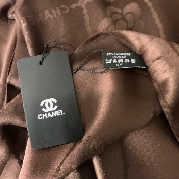 CHANEL Rich Brown Shawl - Picture 11 of 16